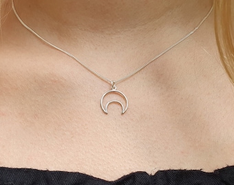 Catena d'argento con ciondolo lunare, ciondolo a catena a mezzaluna in argento, ciondolo a catena in argento luna, catena lunare, ciondolo lunare, catena minimalista