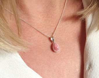 Pink stone on a silver chain, rhodochrosite necklace, rhodochrosite pendant, silver necklace with a small stone pendant, pink stone on a chain, inca rose