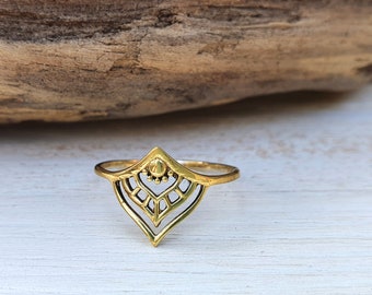 Brass ring, bronze ring, boho ring, women&#39;s ring, delicate finger ring, curved brass ring, Indian ring, stacking ring
