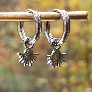 Small stainless steel hoop earrings with sun, silver hoop earrings, fine earrings, stainless steel hoop earrings, hoop earrings with pendant, hoop earrings with sun pendant
