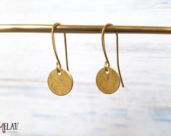 Round earrings, gold hoop earrings with plates, dainty earrings, simple earrings, filigree earrings, earring with round pendant