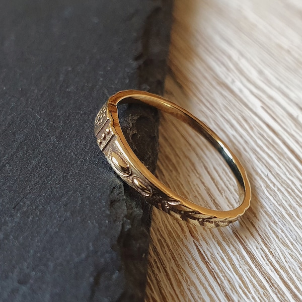 Schmaler goldener Ring, Messing, Ring mit Gravur, minimalistischer Ring, Daumenring, schlichter Boho Fingerring, feiner Ring, dainty ring