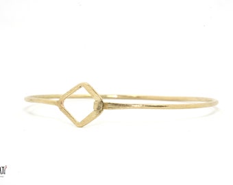 Brass bangle, geometric bangle, brass bangle, subtle bangle made of brass, bangle with triangle, brass bangle, simple bangle