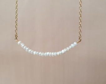 Zoetwaterparelketting, gouden ketting met parels, messing ketting met parels, parelketting goud, chique parelketting, gouden ketting met witte parels