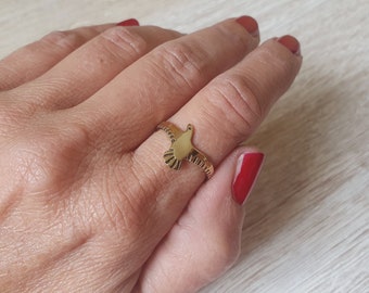 Peace dove ring, gold peace dove ring, ring with bird, gold bird ring, boho ring, brass bird ring, statement ring, symbol ring
