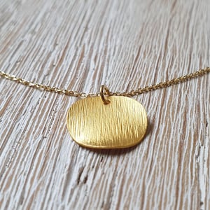 Gold-plated silver chain with round pendant, minimalist gold chain, short gold chain with small pendant, round chain pendant
