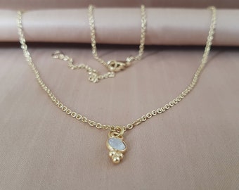 Dainty necklace with moonstone, brass necklace with moonstone pendant, gold necklace with moonstone, minimalist necklace with pendant, stone necklace