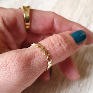 Thin gold ring, brass, serrated ring, minimalist ring, crown, simple boho finger ring, fine ring, thumb ring