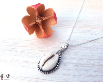 Shell necklace, silver necklace with shell pendant, surfer necklace, shell necklace pendant, silver necklace with pendant, boho necklace silver, cowrie