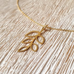 Golden chain with leaf pendant, chain with leaf pendant, filigree gold chain with plant pendant, golden leaf chain pendant