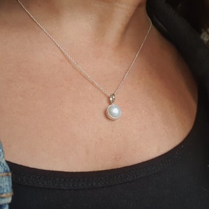 Simple silver necklace with pearl, pearl necklace silver, silver necklace with pendant, short necklace with pearl as pendant, minimalist necklace
