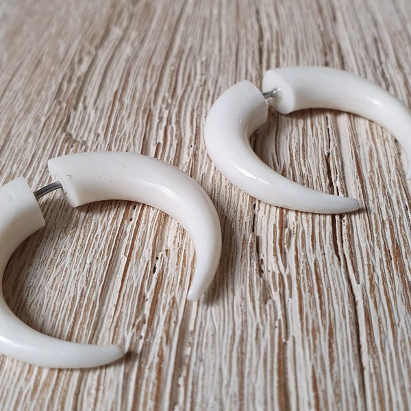 Fake gauge made of cow bone, half moon fake tunnel, bone earrings, ear studs half moon made of bone, ear studs white, fake tunnel, fake plug