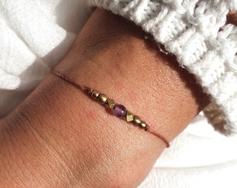 Delikat armband med sten, ametiststen, fint justerbart armband, minimalistiskt svart armband, ädelstensarmband, grön sten