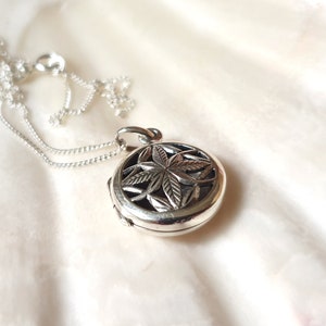 Kleines Silbermedaillon, Silberkette mit Medaillon, Halskette für Fotos, Amulette zum öffnen, Silberkette Medaillon, Silbermedaillon Bild 3