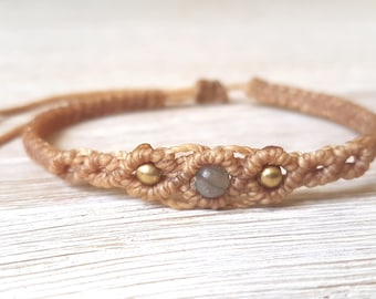 Fine delicate macramé bracelet with labradorite, stone bracelet, hippie bracelet with stone, labradorite, adjustable bracelet cream, stone