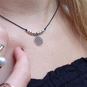 Cadena negra con flor de la vida plateada, cadena ajustable con colgante de plata, colgante cadena mandala de plata, flor de la vida como cadena