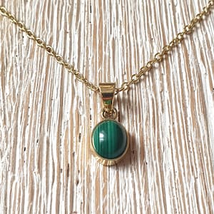 Colar malaquita, colar com pedra verde, colar malaquita, colar com pedra, colar chakra, colar dourado com pedra verde, colar malaquita