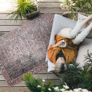 Retro Worn Floral Pattern Outdoor Rug, Patterns Patio Carpet, Gray Vinyl Rug, Porch Rug, Pet Friendly Rug, Easy To Clean Rug