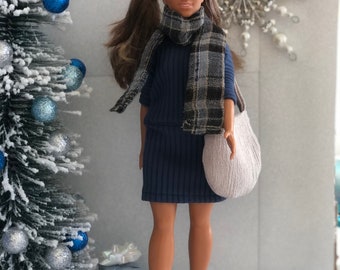 Clothes for dolls with curves 11 inches (28 cm): 1 indigo semi-fitted dress, 1 scarf and 1 beige tote bag (bag)