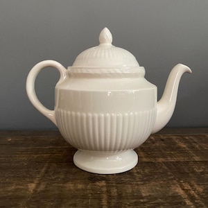 Wedgwood Edme Queensware Teapot New Old Stock Vintage Discontinued Pattern Made in England