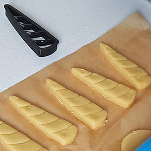 Unicorn horn cookie cutter