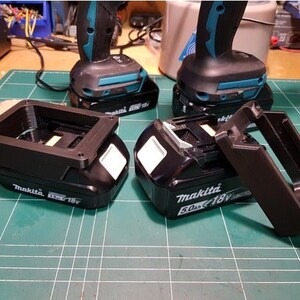 Makita Organizer / 18v battery wall mount compatible with makita / handyman / garage / shed / man cave / tools / household / gift / father&#39;s