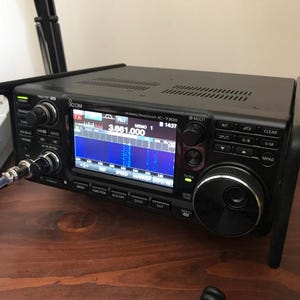 ICOM IC-7300 おまけ付き ic7300-feature.jpg