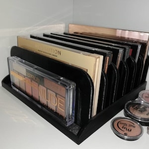 Eyeshadow palette holder