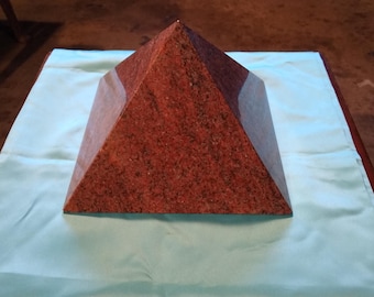 9.5インチのソリッドレッドグラナイト製ギザピラミッド