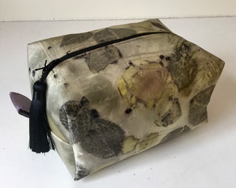 Zipped silk pouch, cosmetic bag