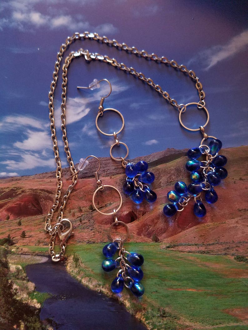 Iridescent Blue Teardrop Cluster Necklace Set