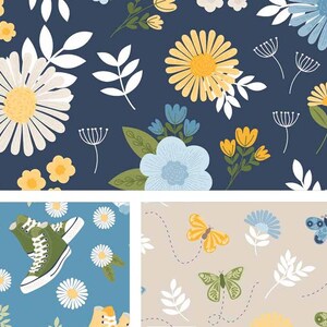 Op de afbeelding: Een collage van drie patronen: een donkerblauwe achtergrond met witte, gele en lichtblauwe bloemen en bladeren; een middenblauwe achtergrond met witte madeliefjes en groene hoge sneakers; en een beige achtergrond met vlinders en bloemen.