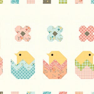 Peut inclure: Un motif de tissu avec des motifs répétés de poussins jaunes éclosant d'œufs et de formes de croix florales. Les poussins et les fleurs sont dans des couleurs pastel, dont le rose, le bleu et le vert, sur un fond crème.