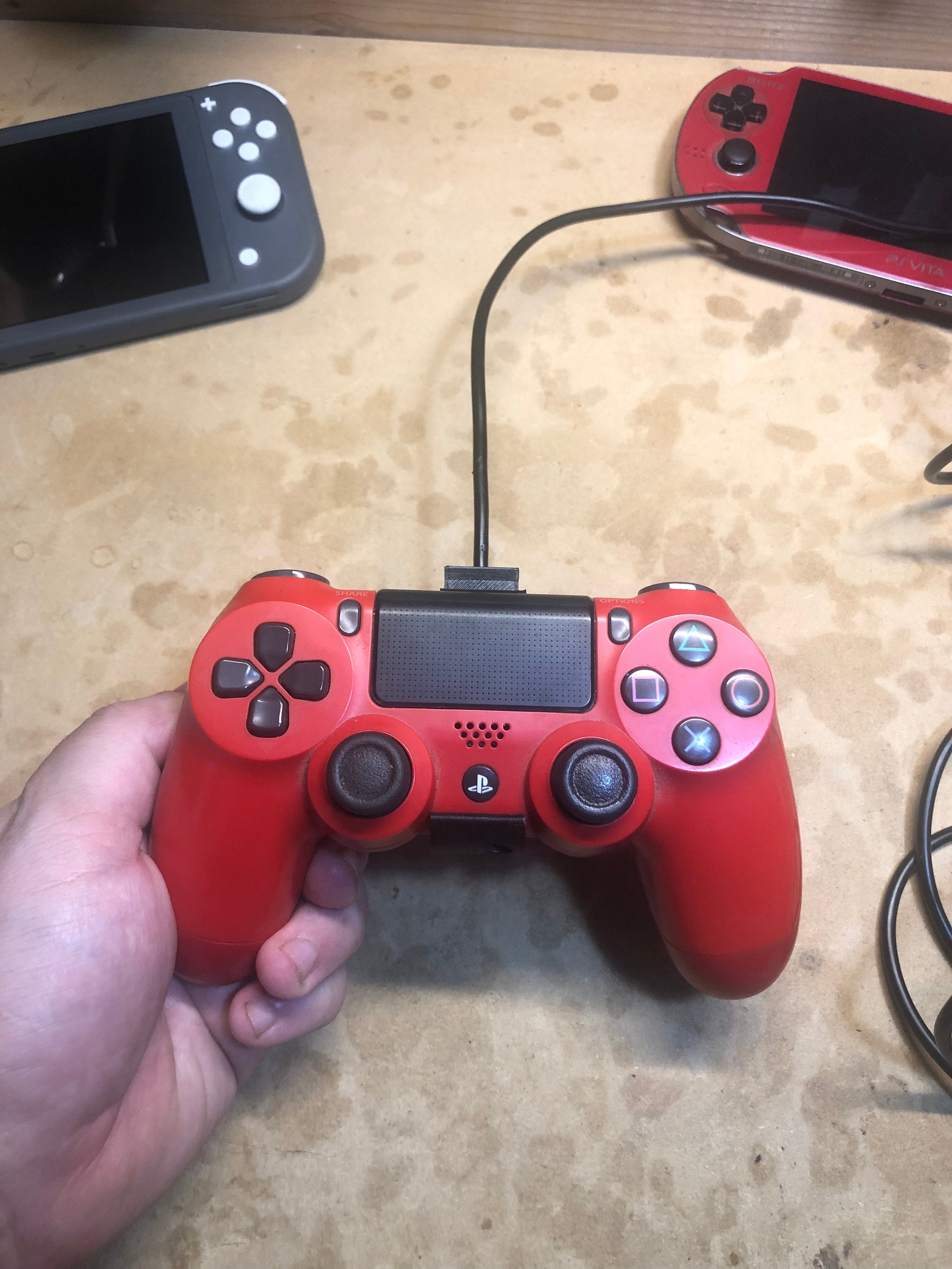 Playstation 4 Dual Shock 4 DS4 Controller Cable Guard/cable Clip