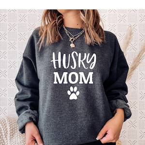 Husky Mom Sweatshirt, Husky Mom Gifts, Husky Mama, Siberian Husky, Husky Lover Gift, Husky Dog Mom Shirt Gift for Husky Lovers Huskies Gifts