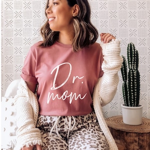 Dr. Mom Shirt, Doctor Mom Shirt, Dr Shirt Doctor Shirt Gift for Doctor Gifts, MD shirt Medical Doctor Shirt Doctor Gift Cute Doctors shirts