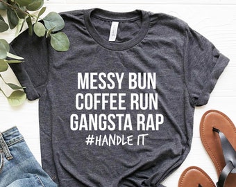 Messy Bun Coffee Run Gangsta Rap #Handle es Shirt, Mama Shirt, Mama Geschenk für Mütter, beschäftigte Mama, lustiges Mama Geschenke Mama T-Shirt, Mutter Humor T-Shirt