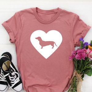 Dachshund Heart Shirt, Dachshund Shirt, Dachshund Mom shirt, Dachshund Mama, Daschund Owner Gift, Sausage Dog Lover, Weiner Dog Gifts, Doxie