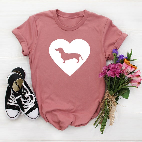 Dachshund Heart Shirt, Dachshund Shirt, Dachshund Mom shirt, Dachshund Mama, Daschund Owner Gift, Sausage Dog Lover, Weiner Dog Gifts, Doxie