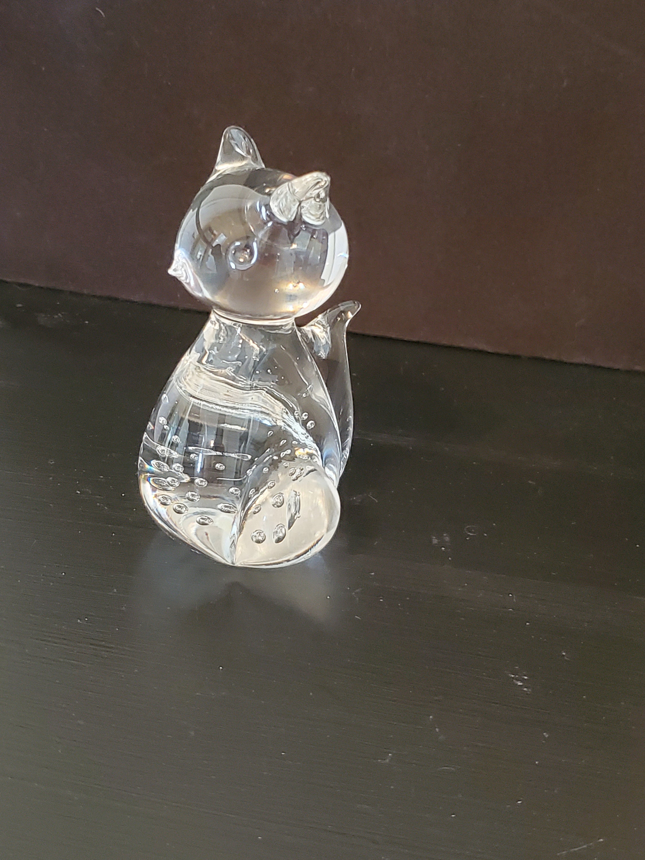 Petite figurine mignonne de chat en cristal ou poids de papier avec — free download