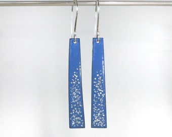 Geometric enameled earrings in blue with silver glitter