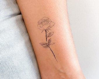 Könnte beinhalten: Eine einfache Linienzeichnung einer Rose mit Blättern und Stiel. Die Rose ist schwarz und der Hintergrund ist weiß.