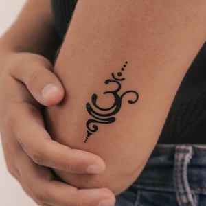 Sanskrit Om Symbol für atmen temporäres Tattoo (3er Set)