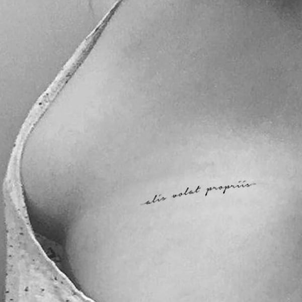 Alis Volat Propriis Tijdelijke Tattoo (Set van 3)