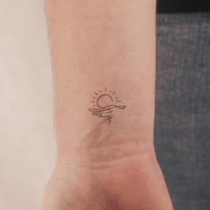 Tatuaggio temporaneo con linea continua tramonto sul mare (set da 3)