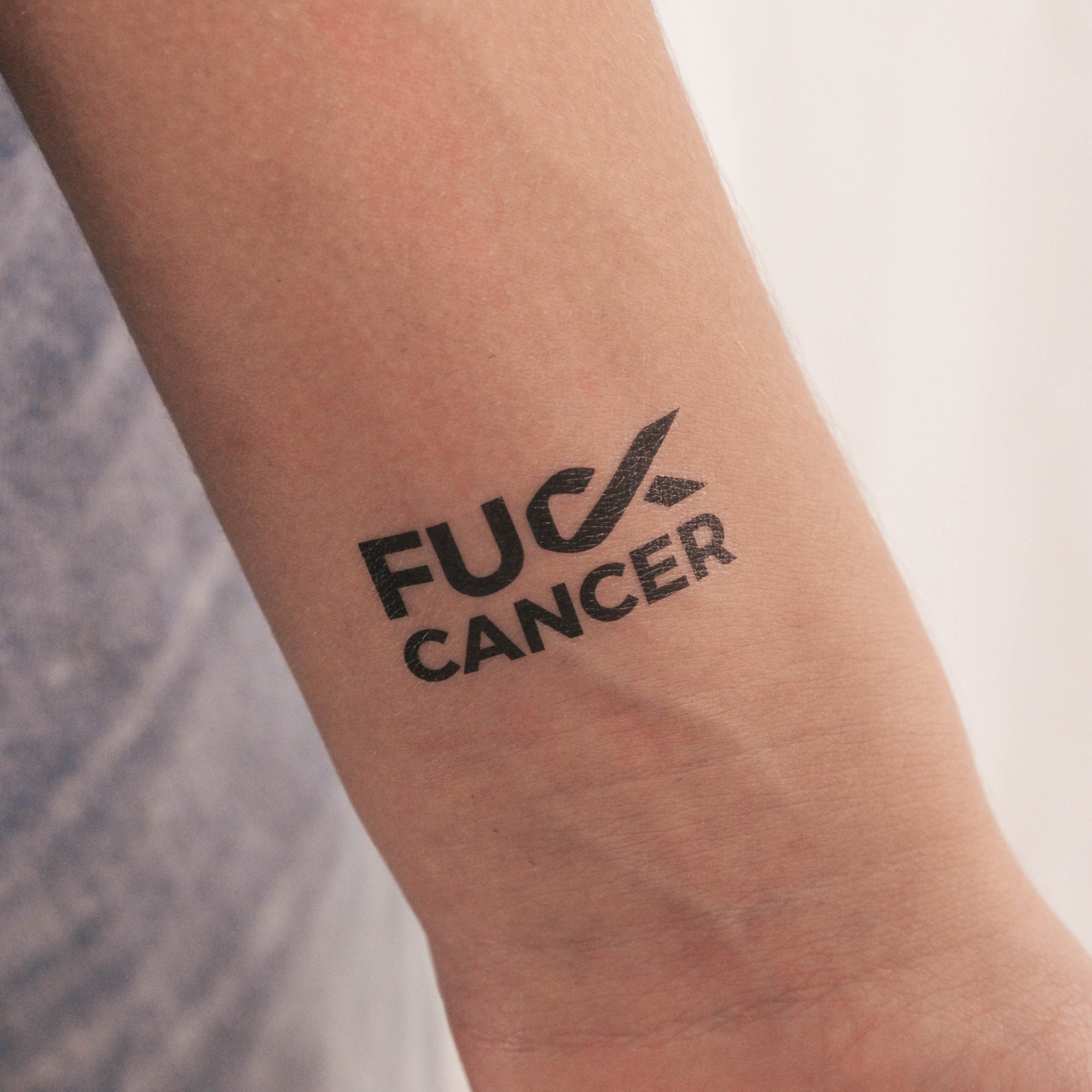 21-year-old woman has arm tattoo put on her tongue after undergoing skin  graft during cancer treatment: 'Unbelievable', image size:2000x2000