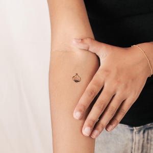 Head Of Garlic Temporary Tattoo (Set of 3)
