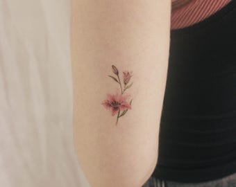 タイガーリリータトゥー - タイガーリリーの花の一時的なタトゥー