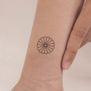 Minimalist Chrysanthemum Temporary Tattoo (Set of 3)