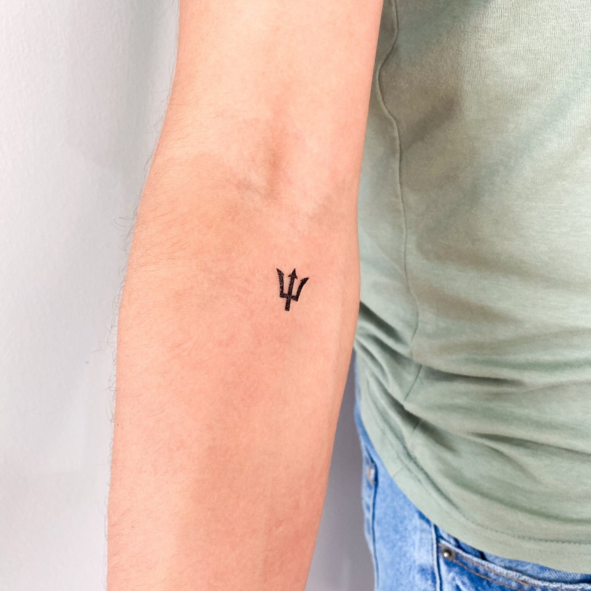Trident Symbol Logo. Tribal Tattoo Design. Stencil Vector Illustration  16189232 Vector Art at Vecteezy